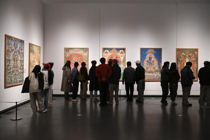“盛世礼赞·西藏工艺美术作品区内巡展”首展在拉萨启幕