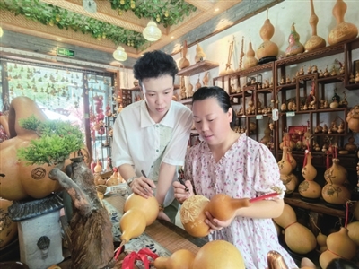 <font color='red'>青岛</font>80后姐妹守艺记：百年