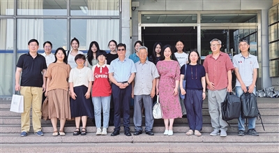 解读青岛文学开辟新视角 文体理论学术年会召开