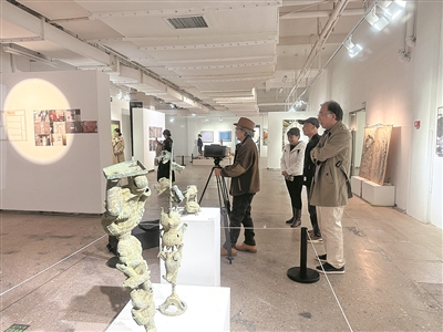 呈现对AI时代的深度思考 第五届青岛国际艺术年展开展