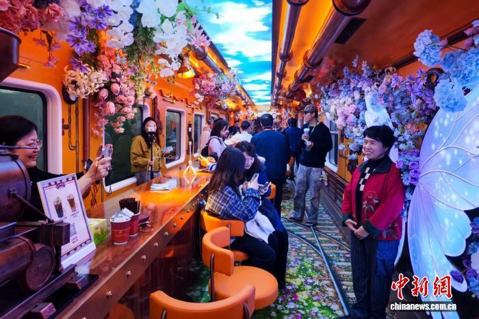 全国首列主题娱乐沉浸式文旅专列“津旅时光号”在天津发车