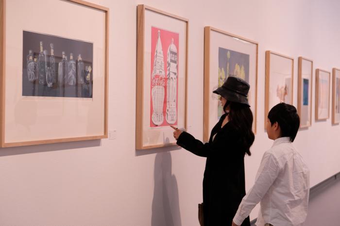 文化观察：中国丝网版画是什么“画”？