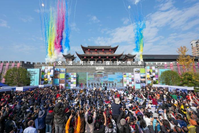 中国·张家界第三届世界遗产摄影大展启幕