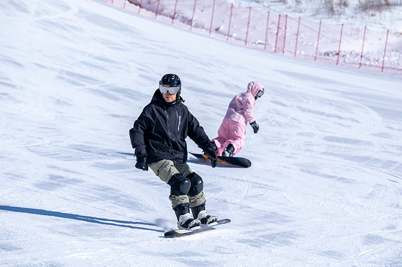 北京延庆启动冰雪欢乐季 百余项活动持续至明年2月底