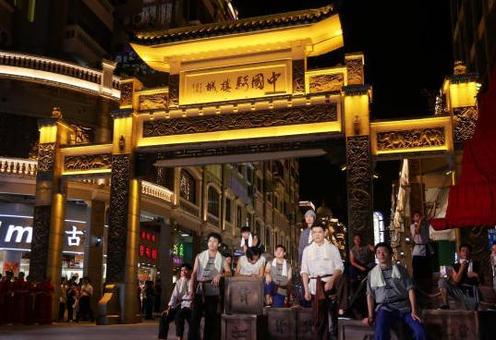 解锁剧场新姿势:超八成受访青年爱看沉浸式互动演出