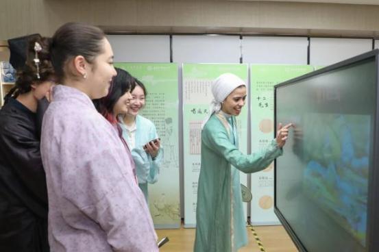 “千年之约——梦华游”宋韵沉浸展在上外揭幕