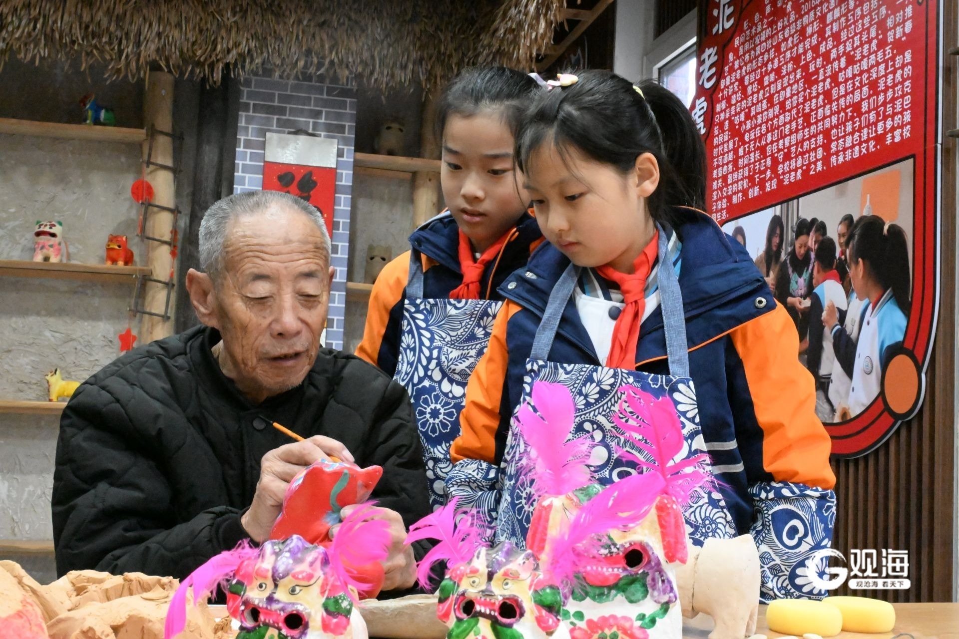 <b>青岛：400岁泥老虎“活”在掌心</b>