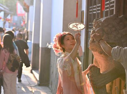 国潮热,绘就人文经济新诗篇