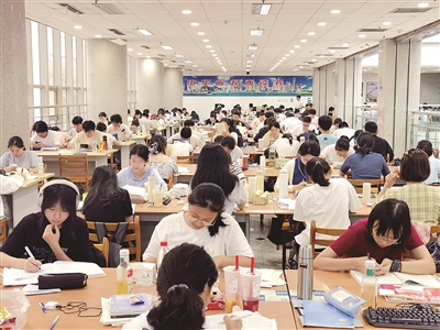 数字时代，图书馆为何“一座难求”