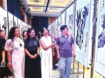 200幅花鸟画展出 台京华师生写意花鸟画作品展启幕