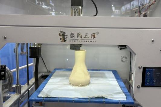 数字技术融入传统制瓷 景德镇瓷器拓展个性表达
