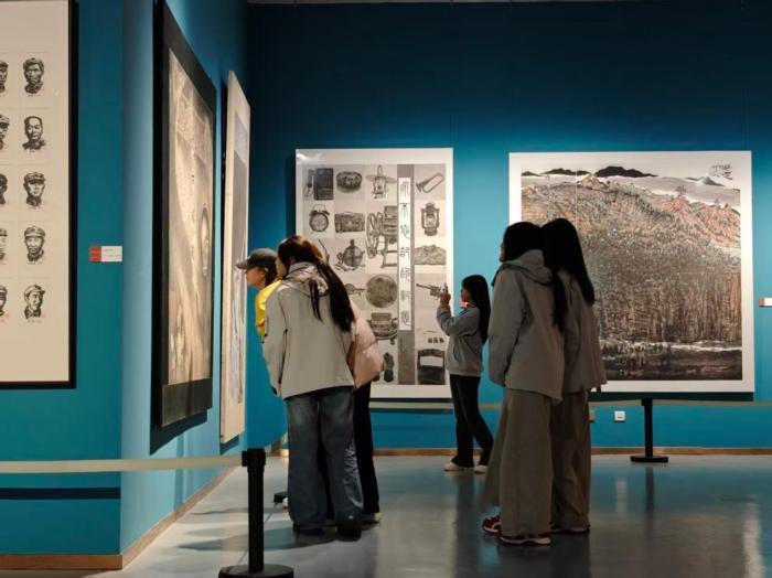 纪念红军长征胜利90周年美术作品联展在贵州遵义开展