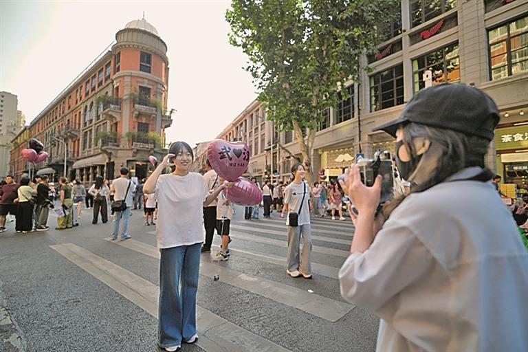 以文塑旅要以真动人